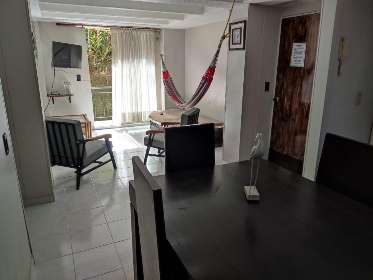 Apartamento 201 Amplio Y Comodo Medellin 90 Mts Εξωτερικό φωτογραφία