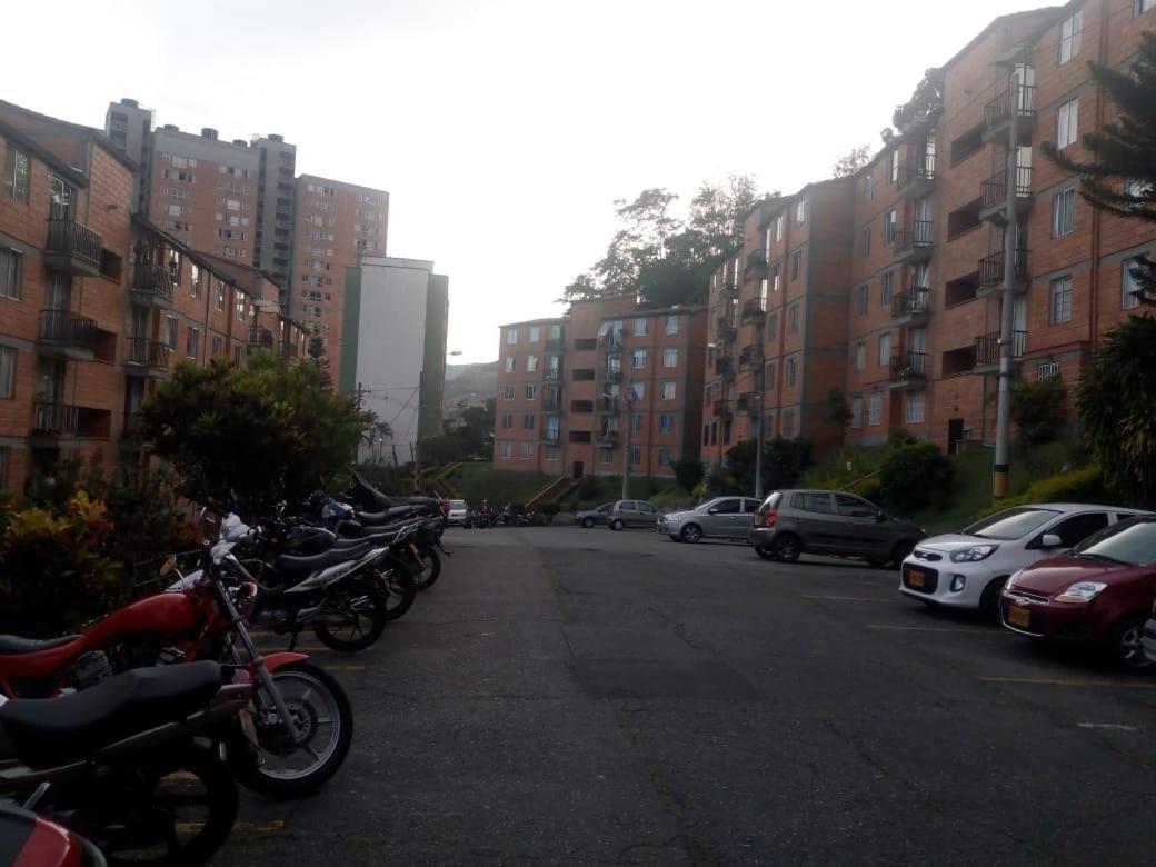 Apartamento 201 Amplio Y Comodo Medellin 90 Mts Εξωτερικό φωτογραφία